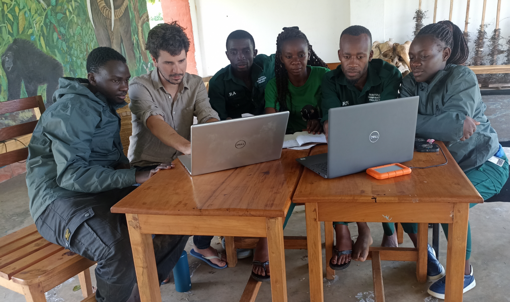 Formation de l’équipe camera trap du Sebitoli Chimpanzee Project